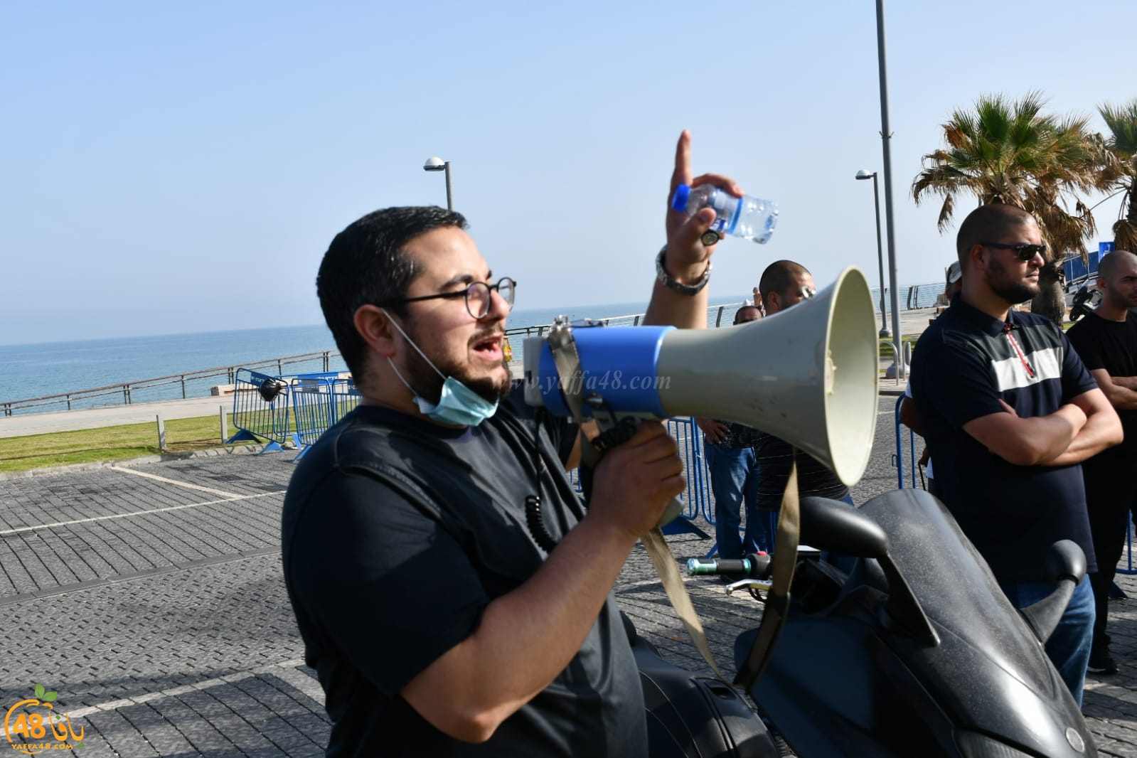   فيديو: محتجون أمام مقبرة الاسعاف في صرخة بوجه البلدية لطالما تذكرينا أنك مجرمة